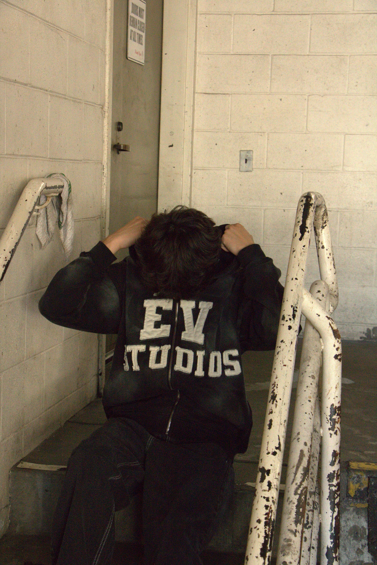 EV STUDIOS Zip Up - Black